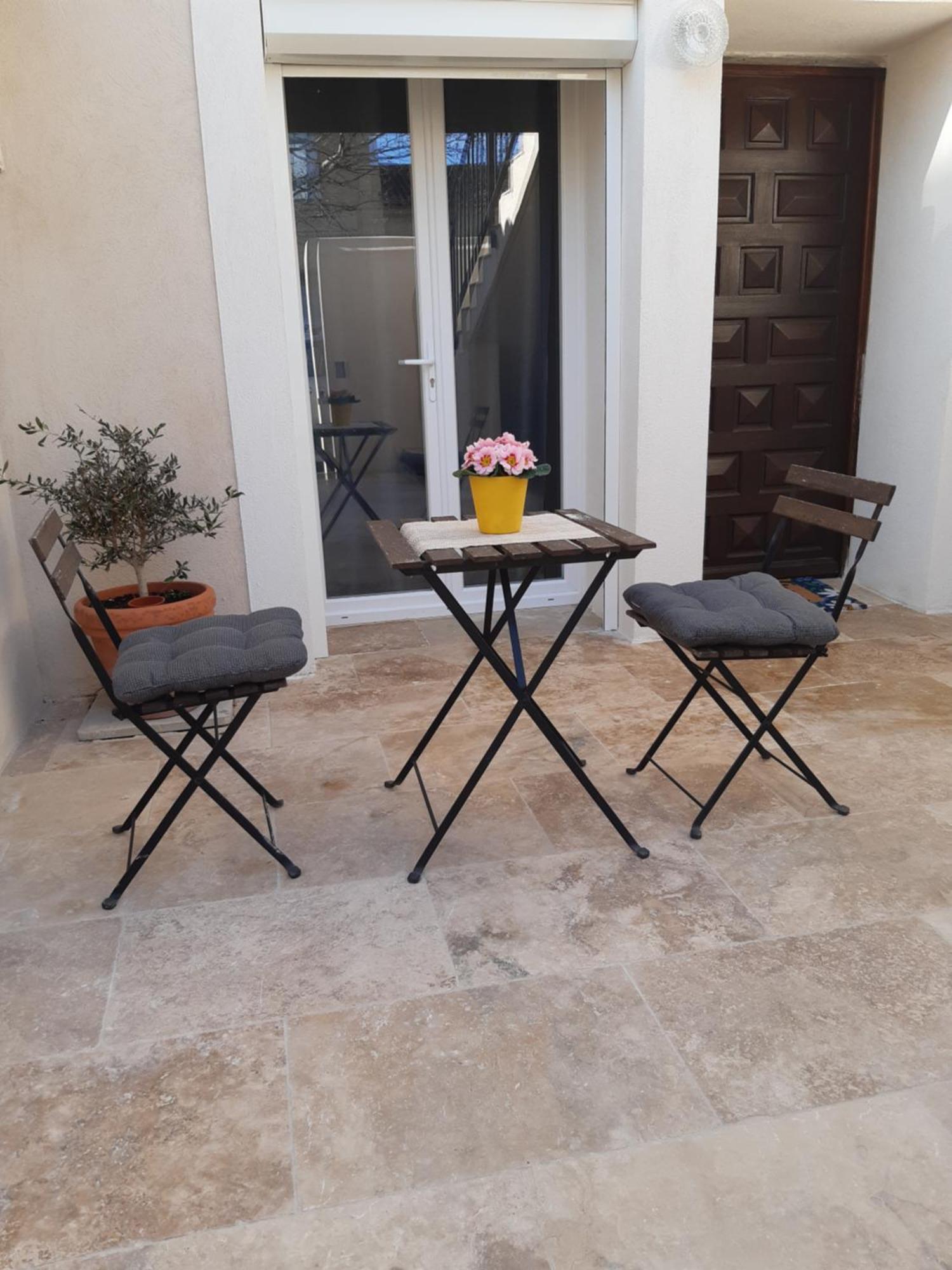 Le Gite D'Eglantine Eyguières Buitenkant foto